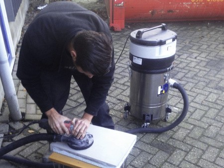 Промышленный пылесос Coynco Smart 280 MD, применение с электроинструментом. Промышленный пылесос Coynco Smart 280 MD, применение с электроинструментом.